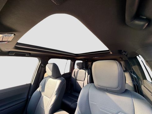 Used 2024 Lexus GX 550 w/ Accessory Package (Z1) AWD/4WD image 24