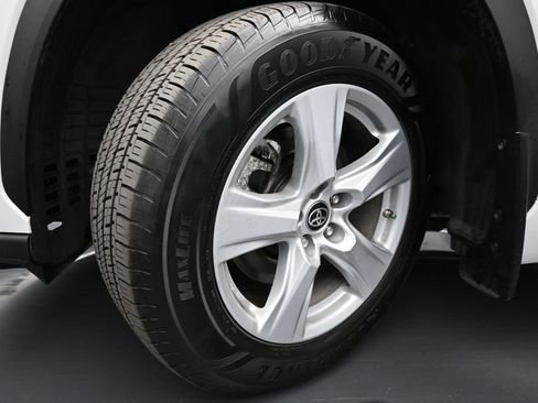 Used 2023 Toyota Highlander L FWD image 16