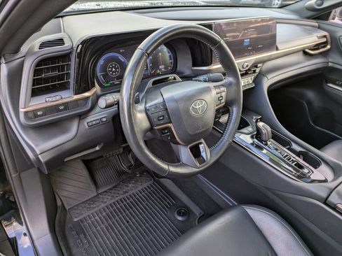 Used 2024 Toyota Crown Platinum image 7