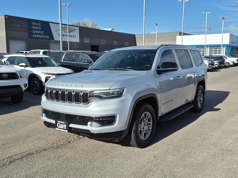 Used 2023 Jeep Wagoneer 4WD image 8