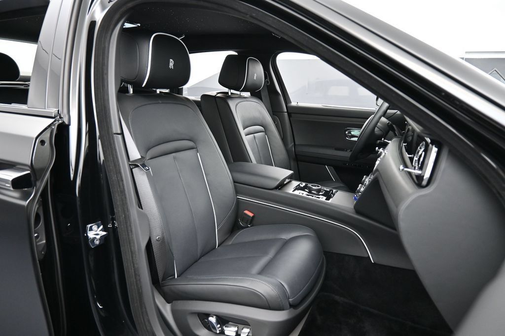 Used 2026 Rolls-Royce Ghost AWD/4WD image 32