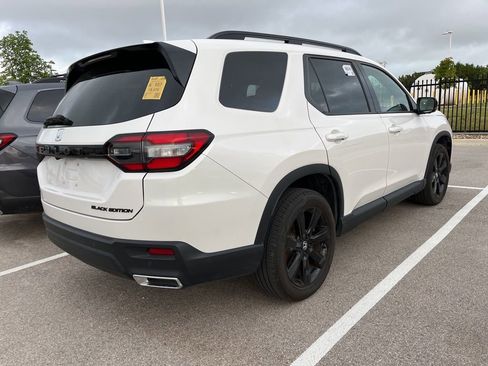 Used 2025 Honda Pilot Black Edition image 3