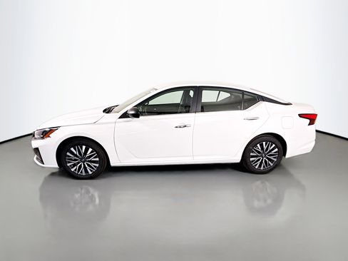 Used 2025 Nissan Altima 2.5 SV image 6