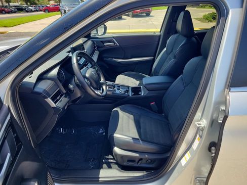 Used 2024 Mitsubishi Outlander SE FWD image 16
