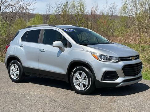 Used 2018 Chevrolet Trax LT w/ LT Convenience Package FWD image 1