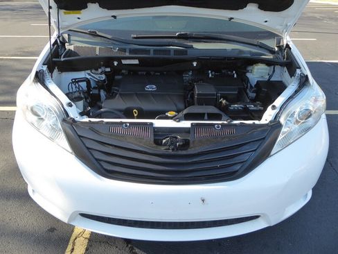 Used 2016 Toyota Sienna L image 31