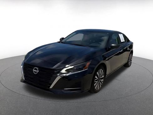 Used 2025 Nissan Altima 2.5 SV FWD image 7