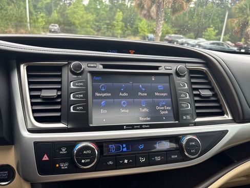 Used 2019 Toyota Highlander XLE FWD image 49