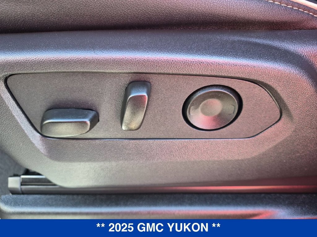 Used 2025 GMC Yukon Elevation AWD/4WD image 15