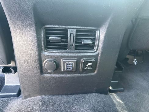 Used 2021 Nissan Titan SV w/ SV Convenience Package AWD/4WD image 17