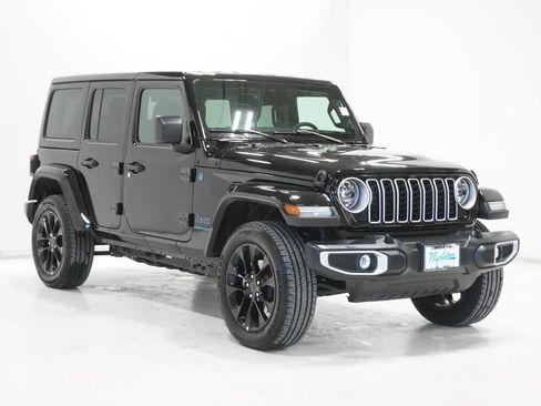 Certified 2025 Jeep Wrangler Sahara 4xe w/ Safety Group image 4