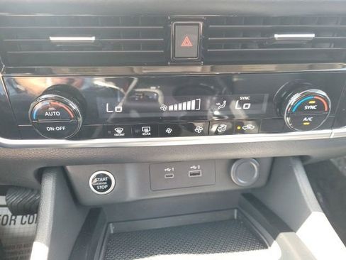 Used 2021 Nissan Rogue SV AWD/4WD image 18