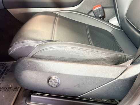 Used 2024 Mercedes-Benz GLC 300 4MATIC image 18