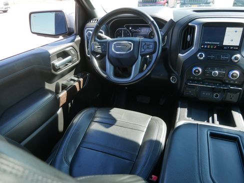 Used 2019 GMC Sierra 1500 Denali w/ Denali Ultimate Package AWD/4WD image 9