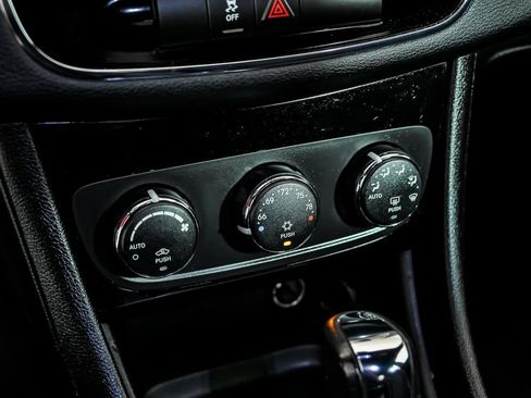 Used 2013 Chrysler 200 Touring FWD image 20