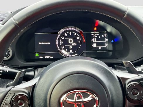 Used 2025 Toyota GR86 Premium w/ ALL Weather Mat Package (TMS) image 12