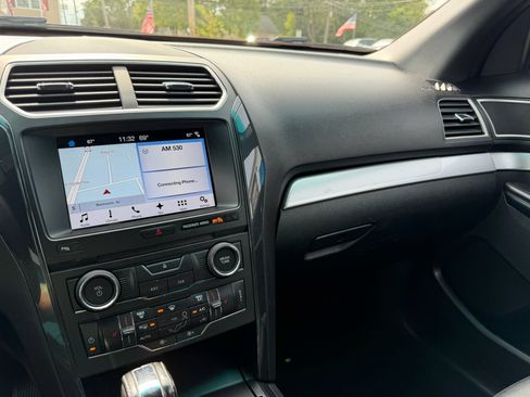 Used 2017 Ford Explorer XLT w/ Equipment Group 202A image 12