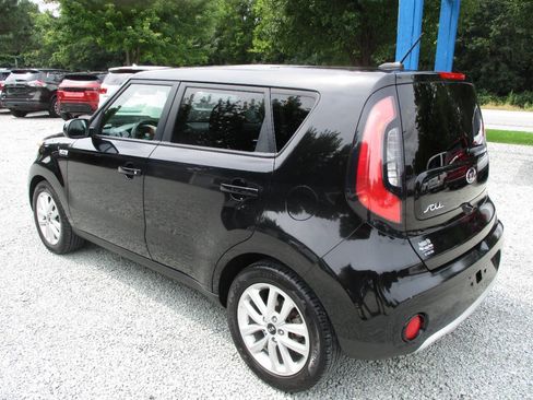 Used 2017 Kia Soul + FWD image 3