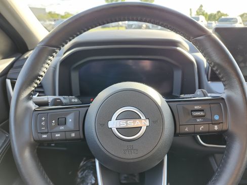 Used 2024 Nissan Rogue SL AWD/4WD image 23