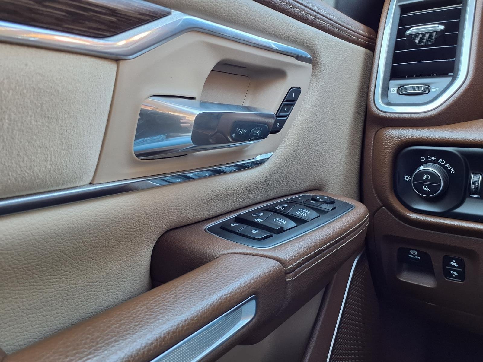 Used 2019 RAM 1500 Laramie AWD/4WD image 21