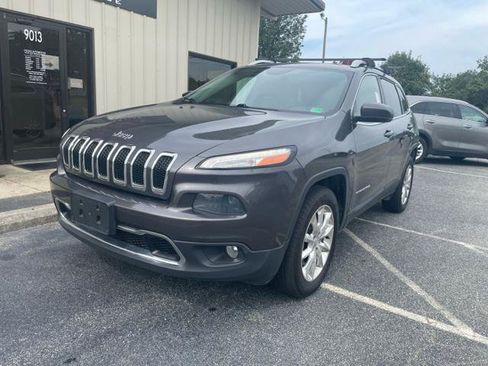 Used 2017 Jeep Cherokee Limited AWD/4WD image 2