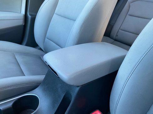 Used 2017 Hyundai Elantra SE image 48