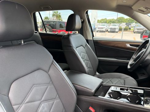 Used 2025 Volkswagen Atlas SE FWD image 22