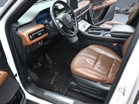 Used 2020 Lincoln Aviator Reserve w/ Elements Package Plus AWD/4WD image 12