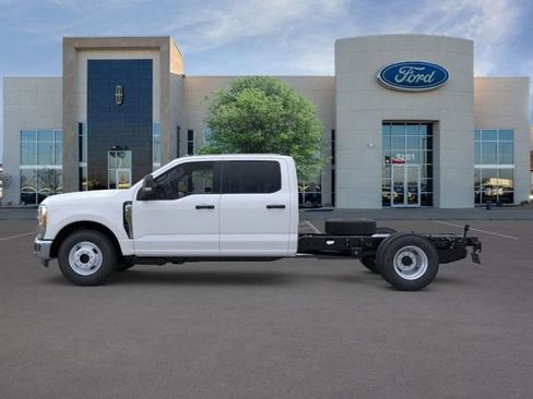 New 2025 Ford F350 XL w/ XL Chrome Package image 3