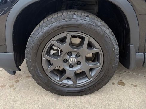 Certified 2025 Honda Pilot TrailSport image 9