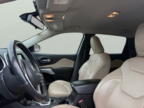 Used 2017 Jeep Cherokee Latitude w/ True North Edition image 11