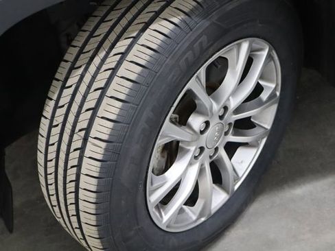 Used 2021 Jeep Cherokee Latitude Lux w/ Comfort/Convenience Group image 41