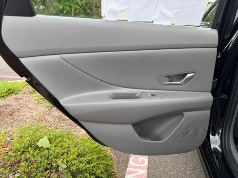Used 2024 Hyundai Elantra SE FWD image 28