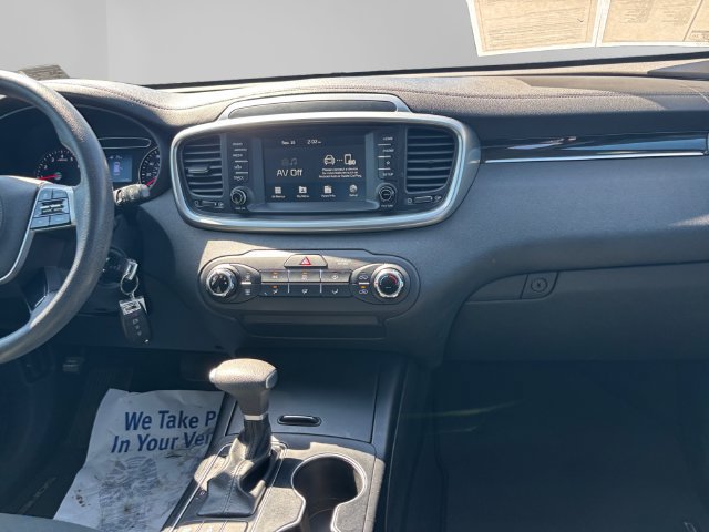 Used 2020 Kia Sorento LX AWD/4WD image 11