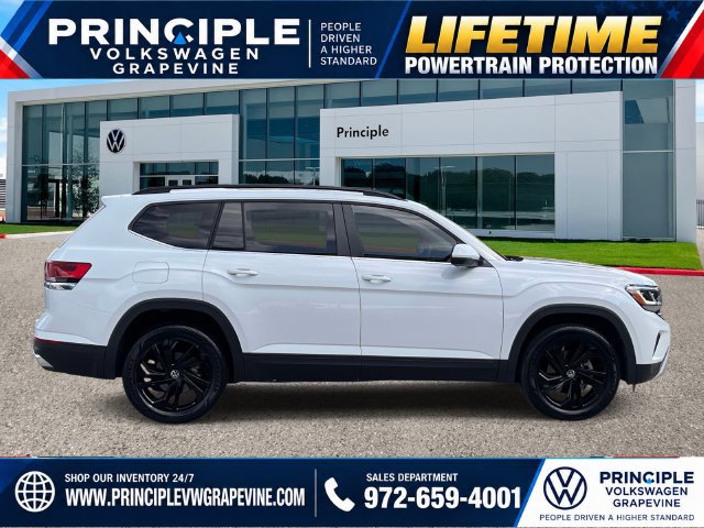 Used 2023 Volkswagen Atlas SE w/ Panoramic Sunroof Package FWD image 4