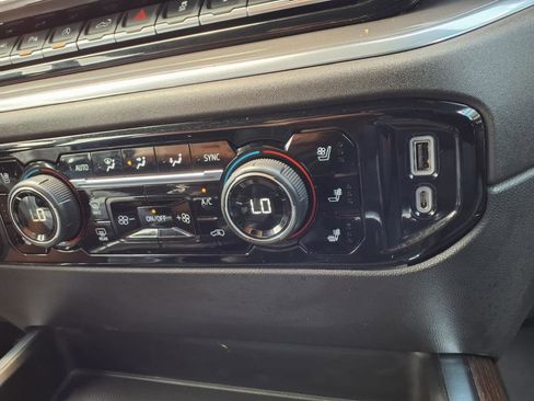 Used 2023 Chevrolet Silverado 1500 High Country w/ Technology Package image 11