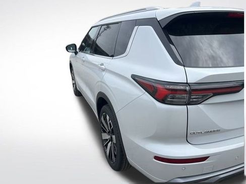 Used 2025 Mitsubishi Outlander SEL image 15
