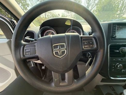 Used 2020 Dodge Grand Caravan SE FWD image 12