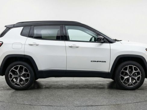 Used 2025 Jeep Compass Trailhawk AWD/4WD image 11