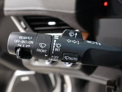 Used 2020 Cadillac Escalade Premium Luxury image 44