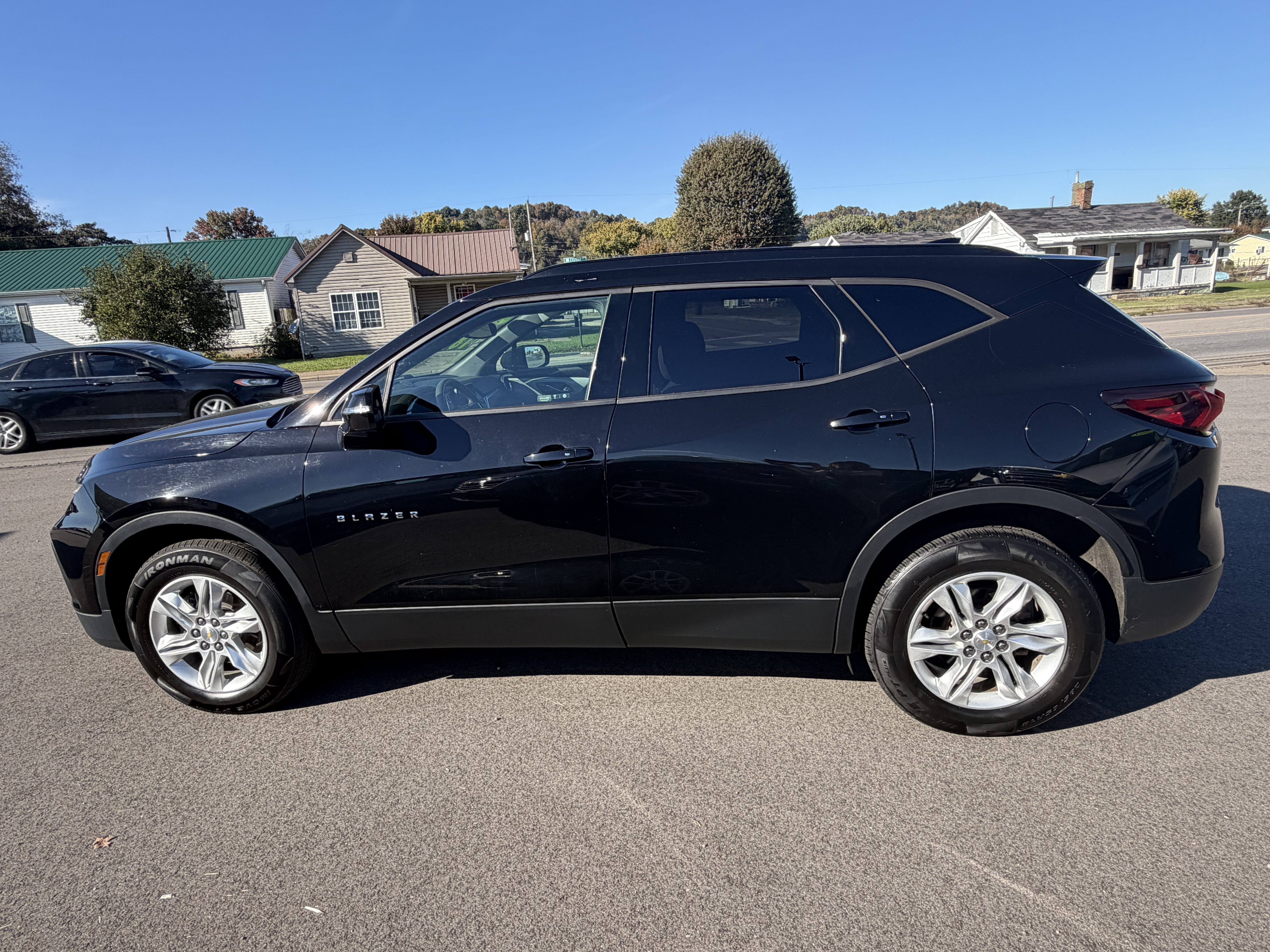 Used 2021 Chevrolet Blazer LT FWD image 2