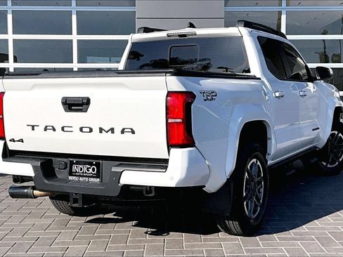 Used 2025 Toyota Tacoma TRD Sport w/ TRD Sport Upgrade Package AWD/4WD image 13