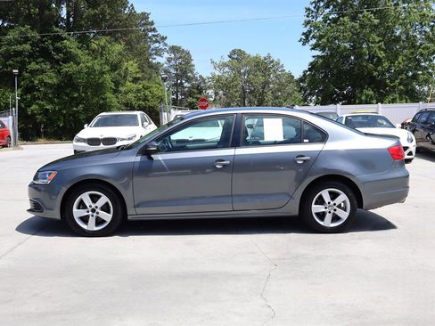 Used 2012 Volkswagen Jetta TDI FWD image 3