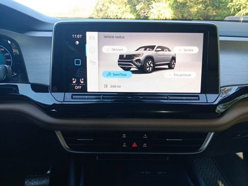 Used 2025 Volkswagen Atlas Cross Sport SE w/ Panoramic Sunroof Package image 19