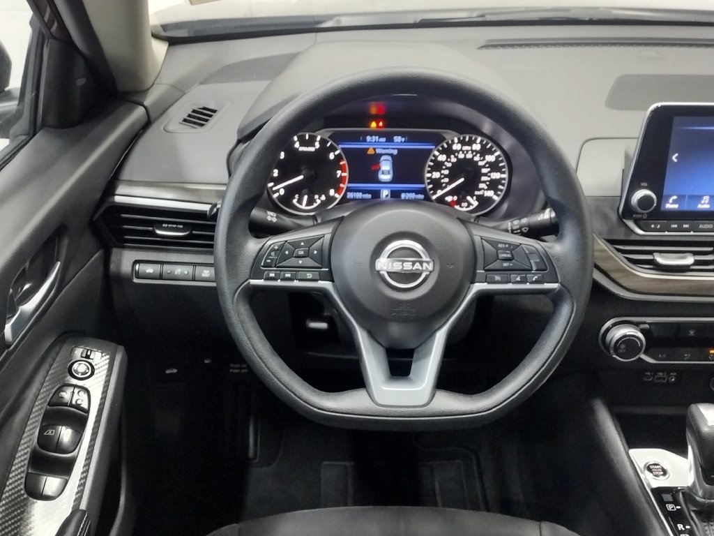 Used 2025 Nissan Altima 2.5 SV FWD image 30