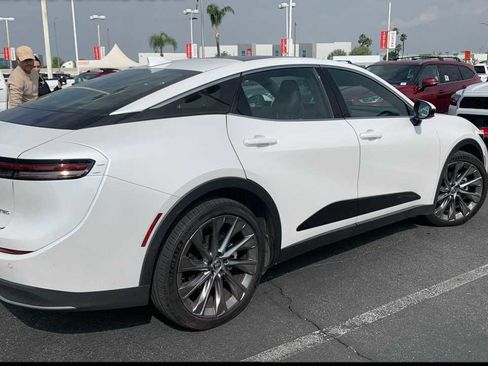 Used 2023 Toyota Crown Limited w/ Advanced Technology Package image 2