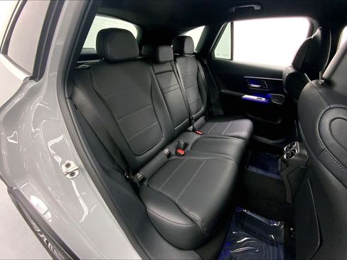 Used 2026 Mercedes-Benz GLC 300 image 13
