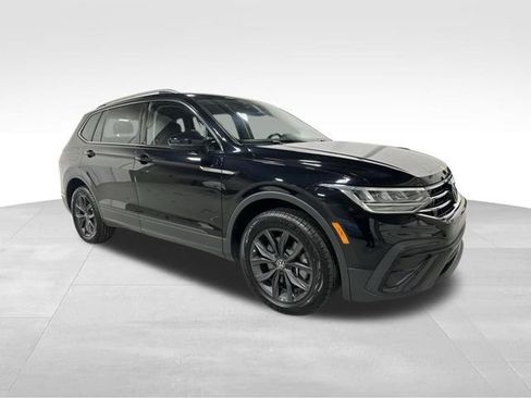 Certified 2024 Volkswagen Tiguan SE AWD/4WD image 3