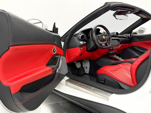 Used 2020 Ferrari Portofino RWD image 26