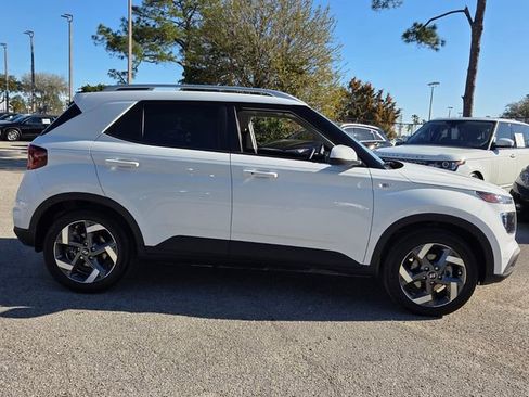 Used 2025 Hyundai Venue SEL image 8